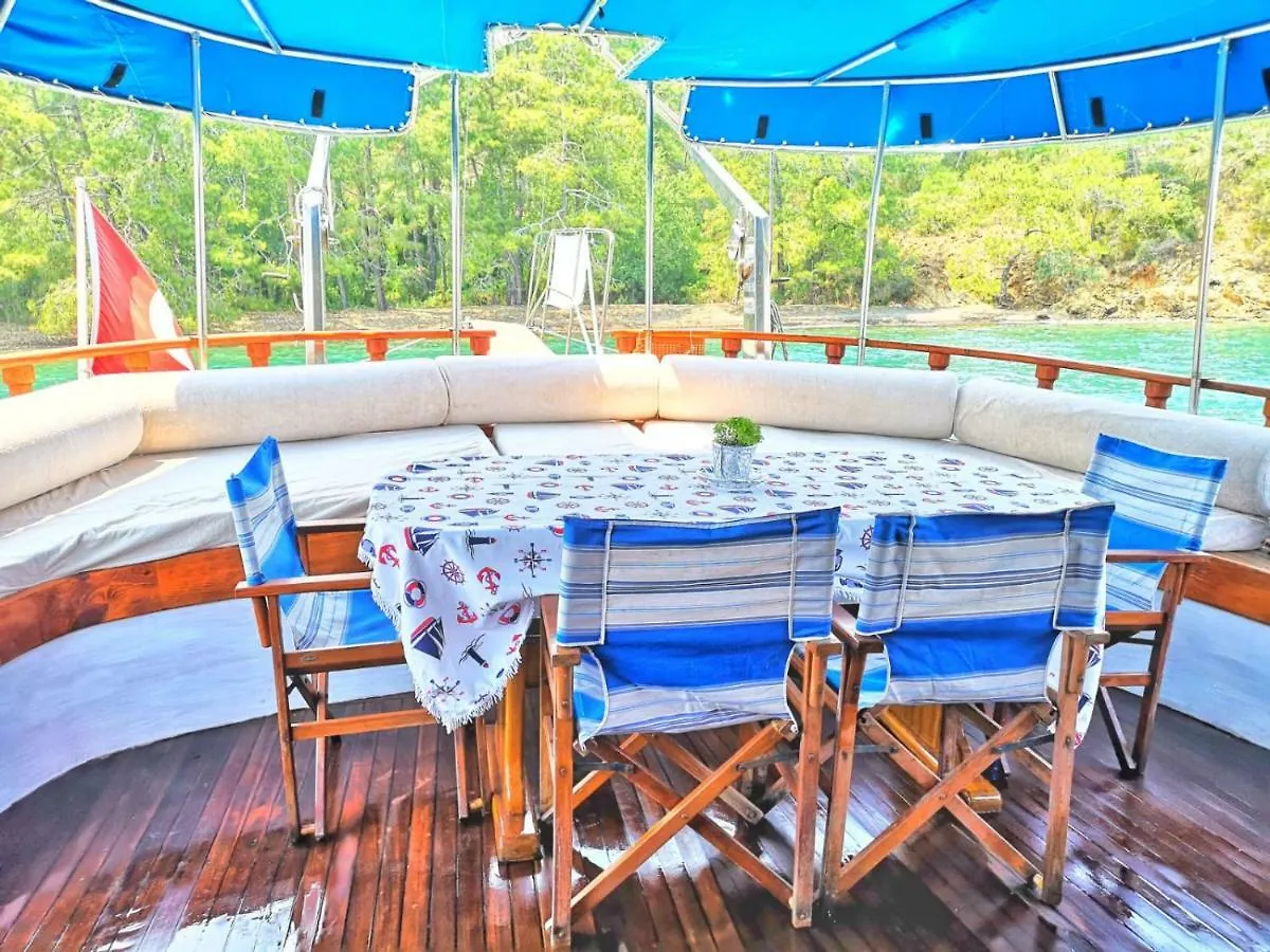 מרמריס Ide Yacht Hotel ספינת מלון