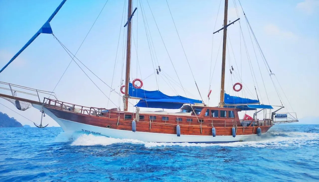 ספינת מלון מרמריס Ide Yacht Hotel